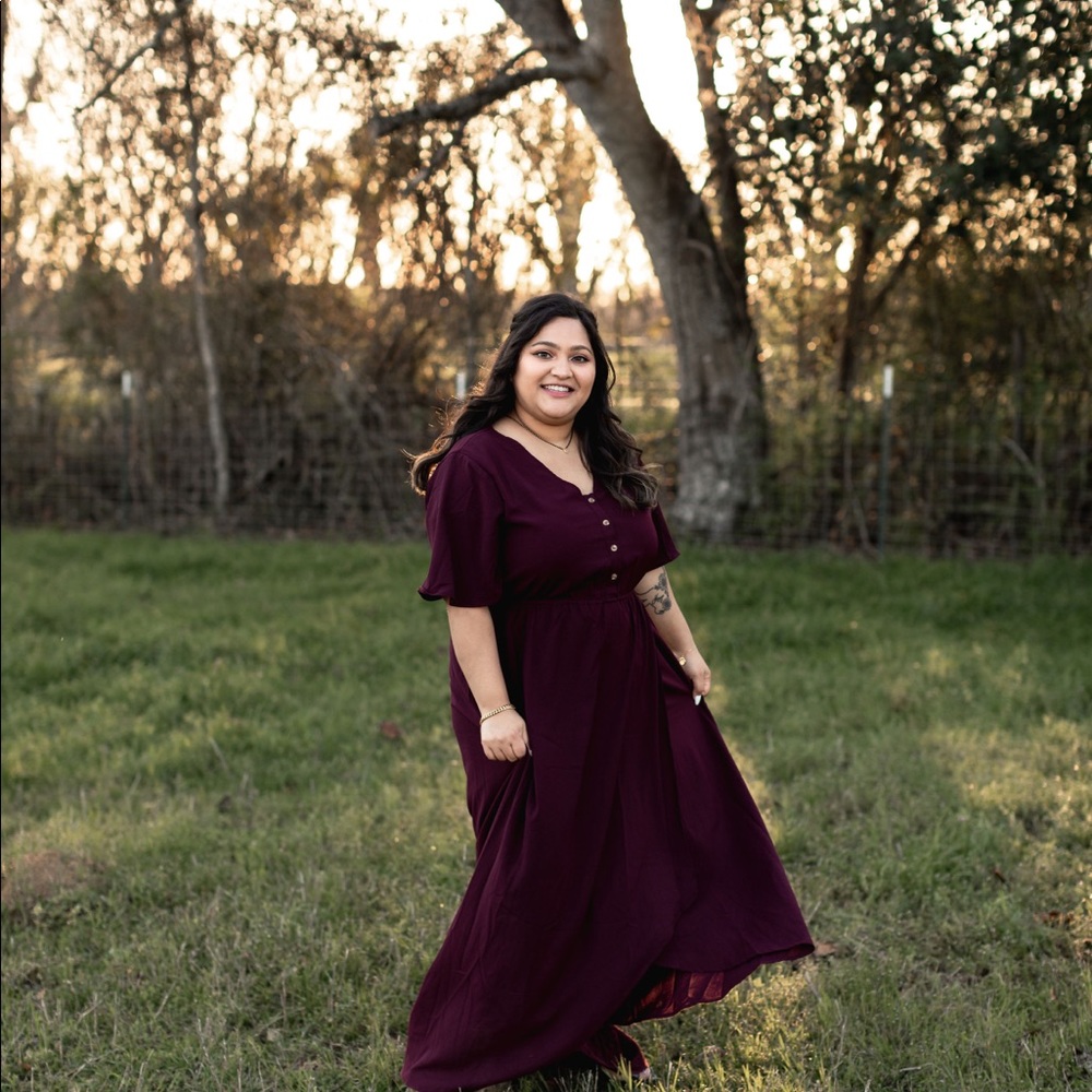 Size: XL Color: burgundy/maroon